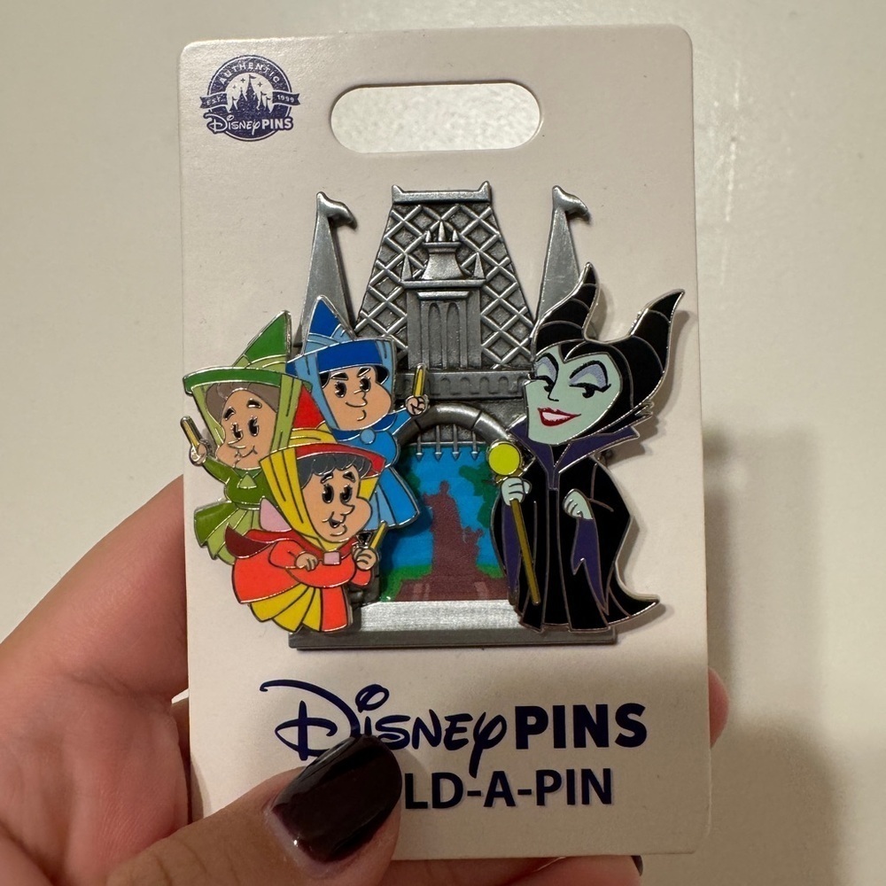 Maleficent Disney Build A Pin NEW - Picture 2 of 3